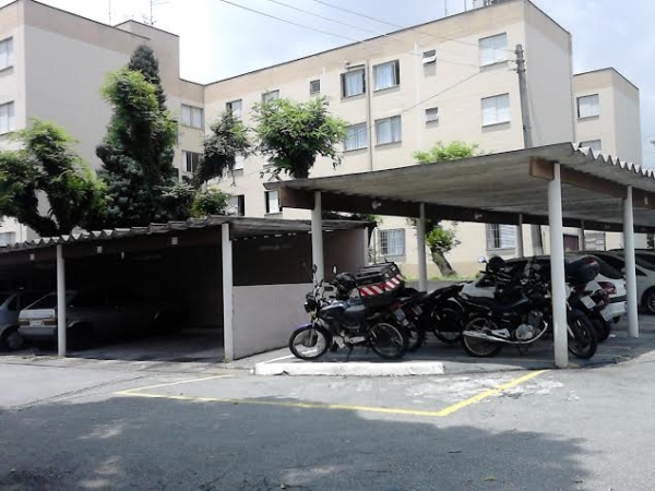 Apartamento - Jd. Alvorada - Com condomínio !